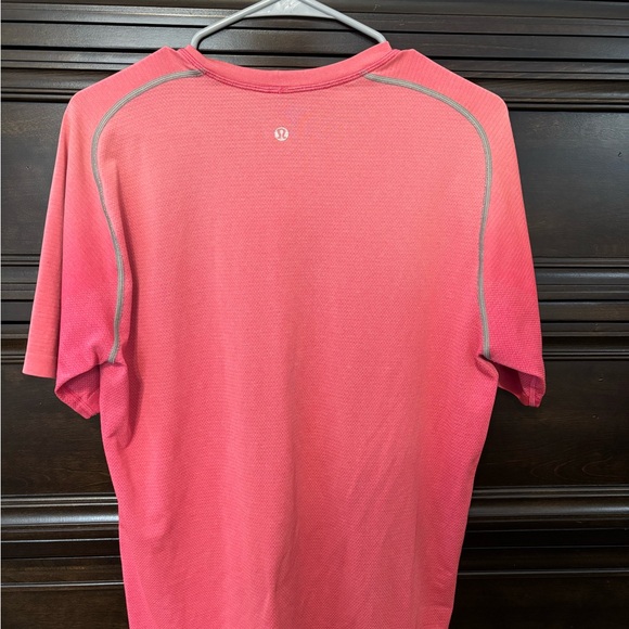 Lululemon Metal Vent Tee Shirt - Picture 2 of 3